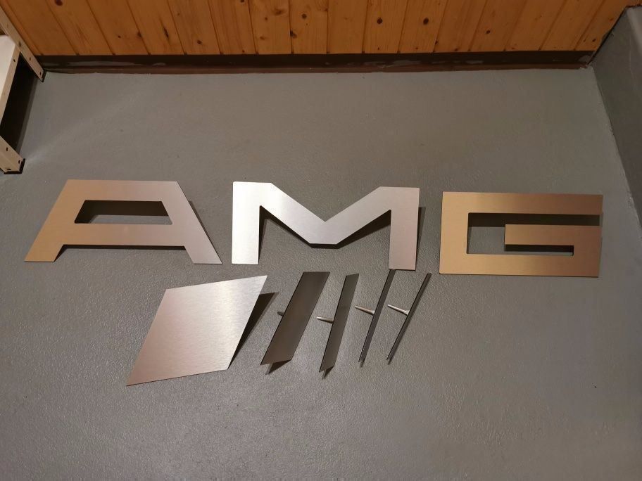 Insegne: Emblem Schriftzug AMG – Usato da Sirnach venduto da windrad65