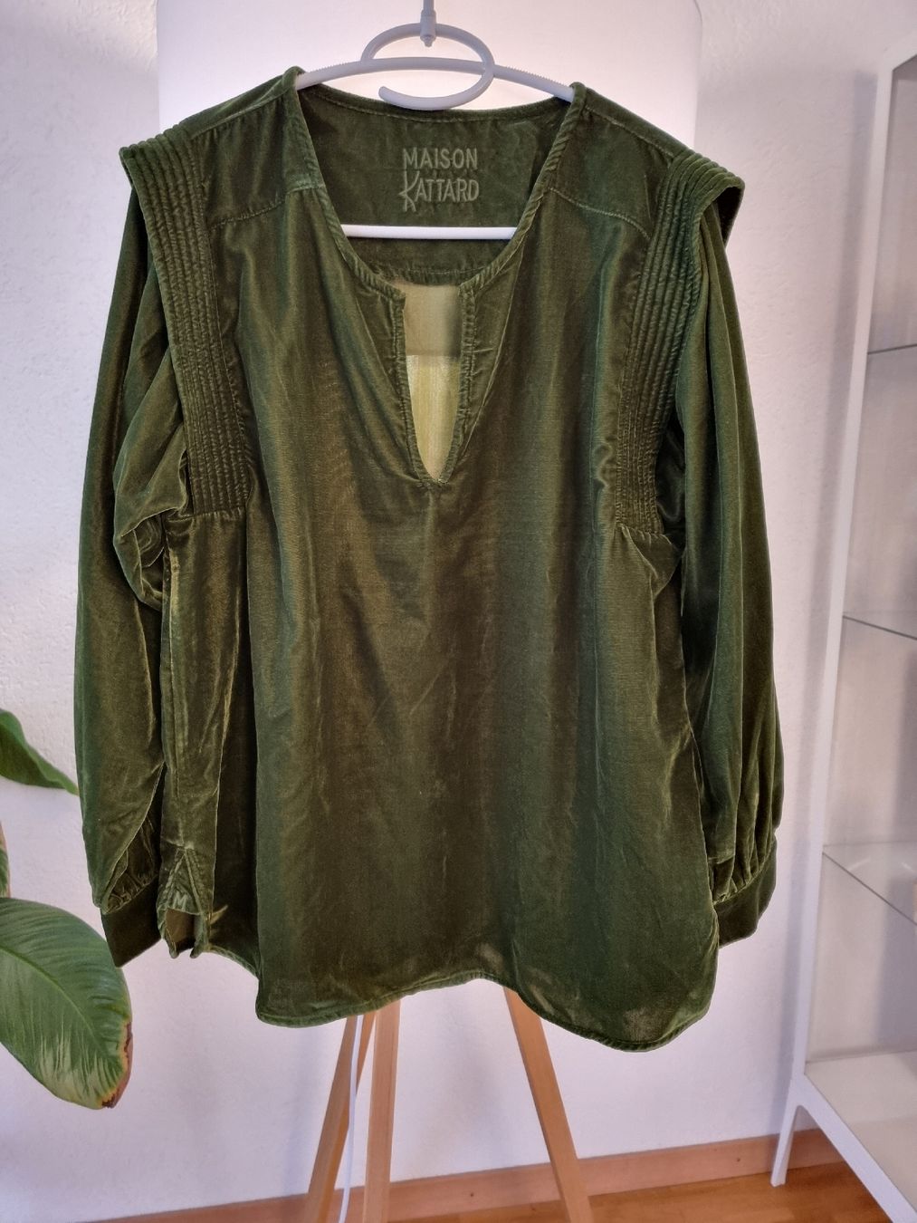 Top: Blouse velours vert MAISON KATTARD L – Nuovo (secondo la descrizione) da Veyrier venduto da Leilazizou