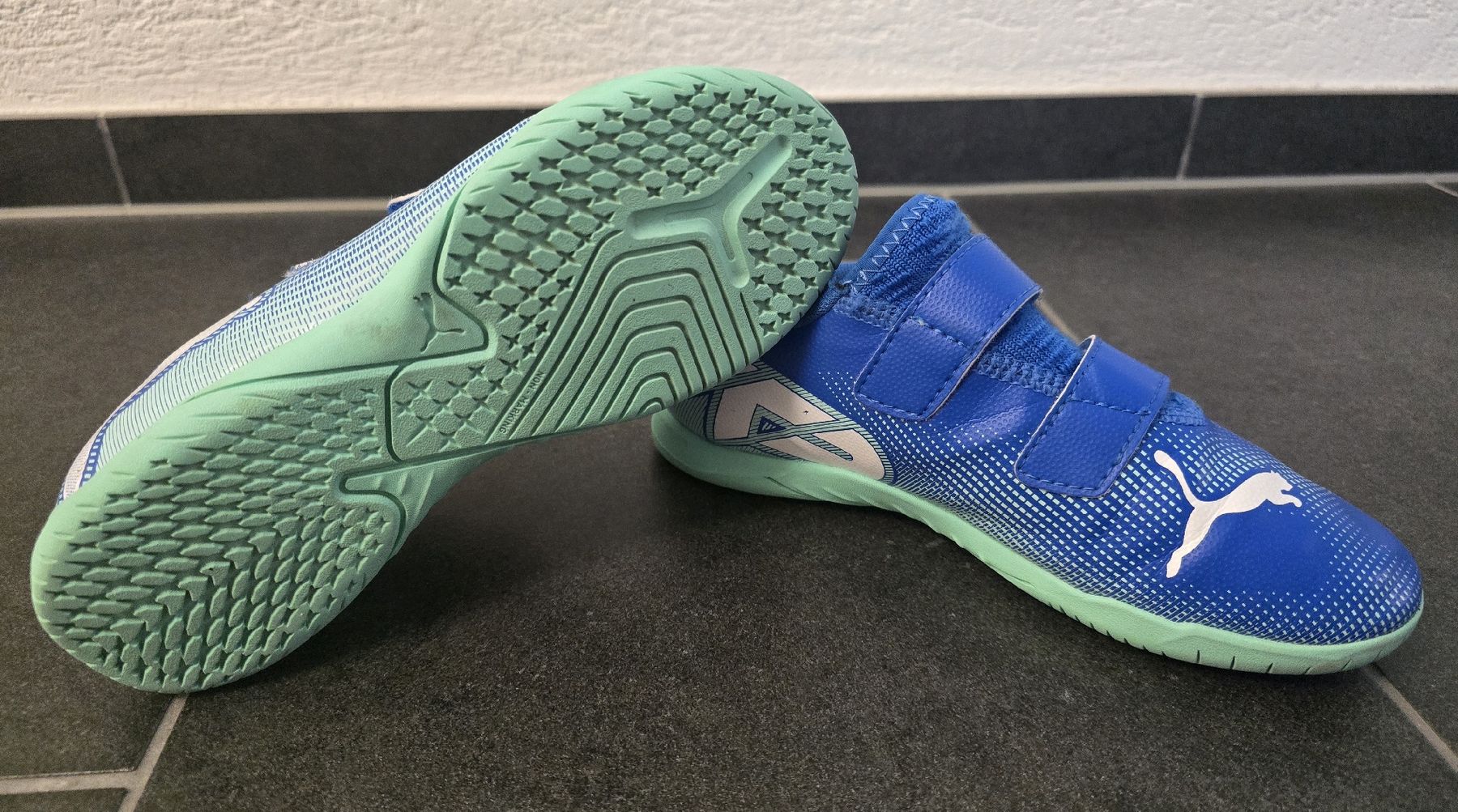 Puma Scarpe per ragazzi: Fussball Hallenschuhe Grösse 33 PUMA – Usato da Birmensdorf ZH venduto da nad_5hfd 1