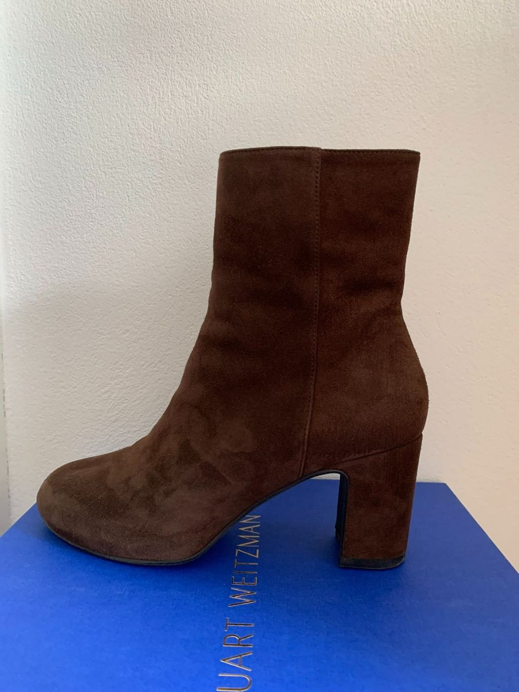 Stuart Weitzman Scarpe da donna: STUART WEITZMAN: Exklusive braune Wildleder-Stiefelette, 37 – Nuovo (secondo la descrizione) da Luzern venduto da designluzern