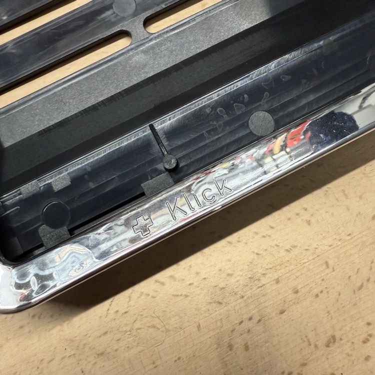 Swiss Klick Kennzeichenhalter Chrom, hinten für Hochformat 2
