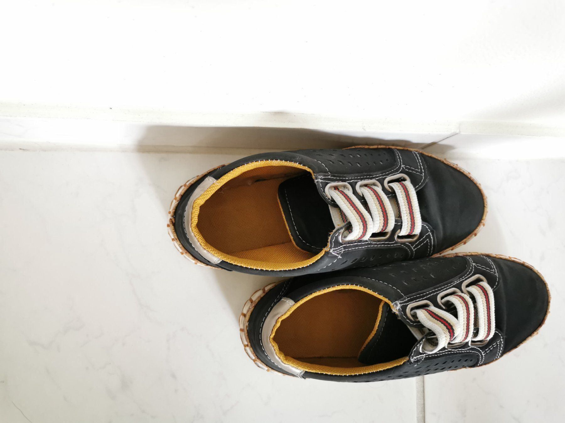 Chaussures femmes: Leichte elegante Sneakers Gr. 37 – D'occasion à Stäfa par basidis 4