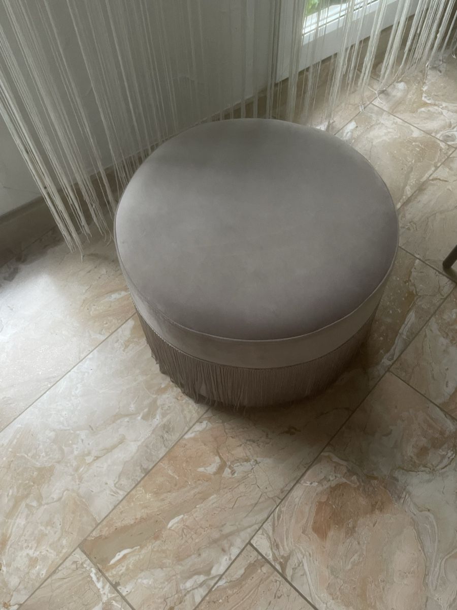 Hocker: Trendiger Pouf Sitzhocker mit Fransen grau – Gebraucht aus Dietikon von Nieselchen 2