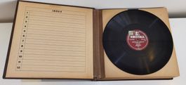Sammlung von 12 Schellack-Schallplatten 78RPM 25cm im Album