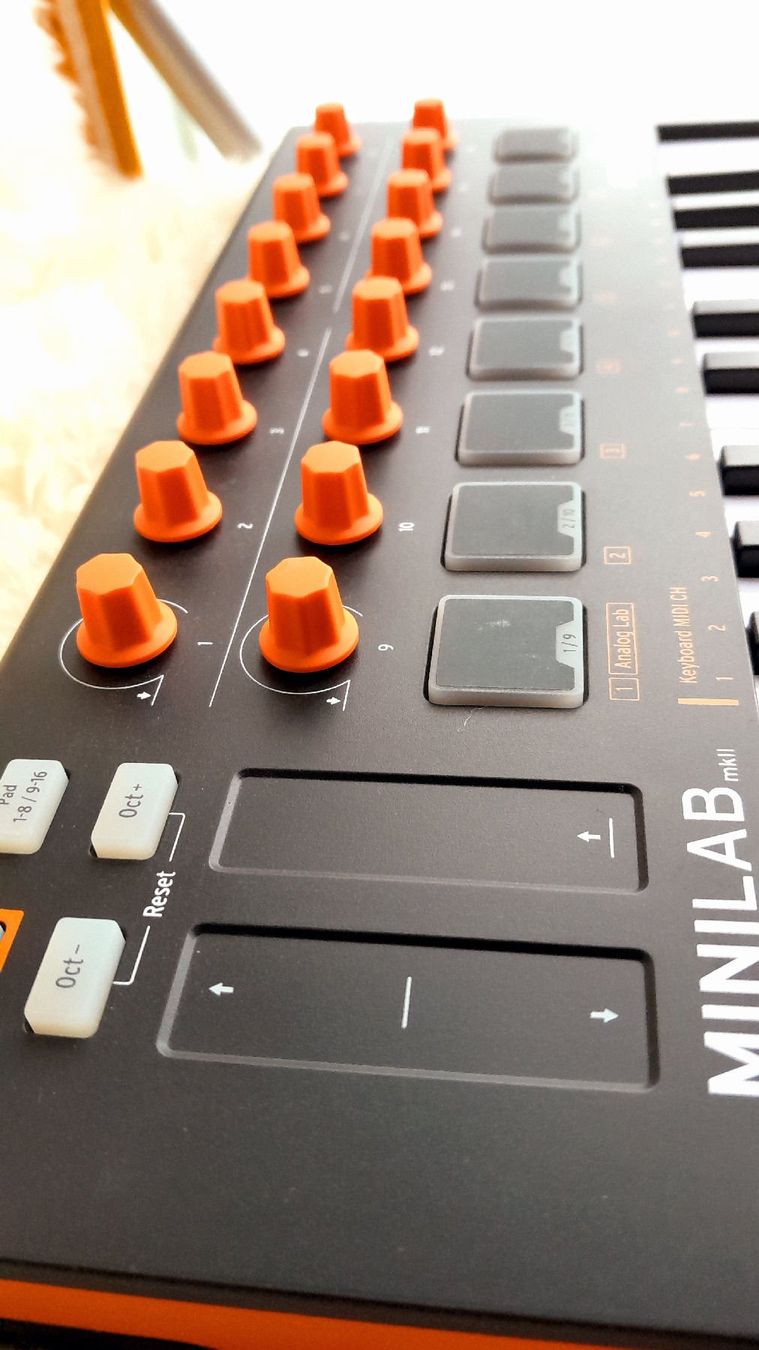 Arturia Musikinstrumente: Arturia Minilab MK2 Orange – Gebraucht aus Buchs SG von Radixx 1