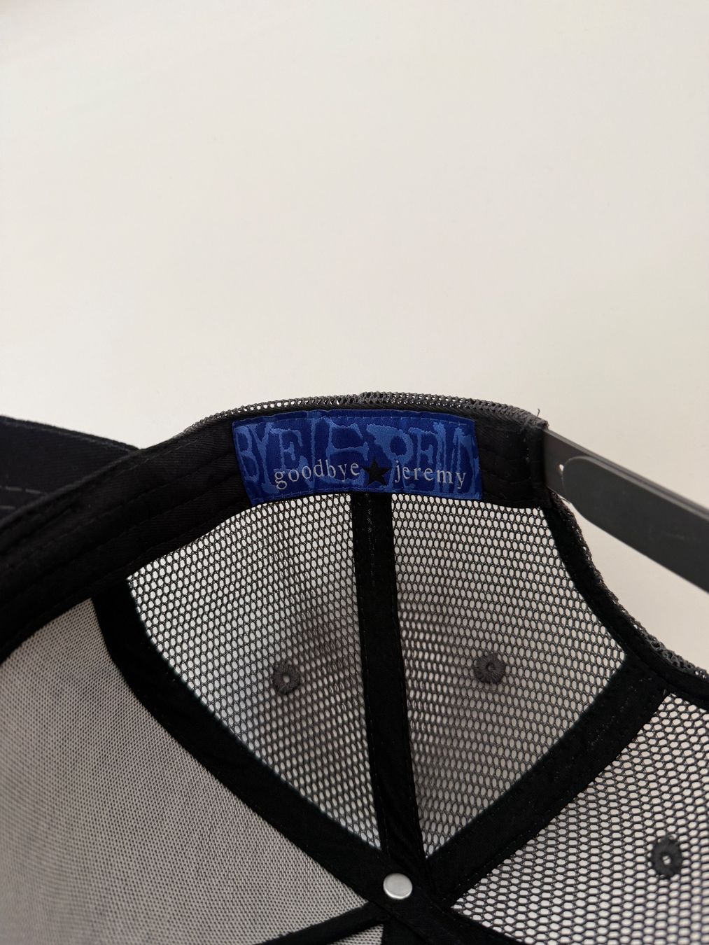 Chapeaux, bonnets & casquettes: Bye Jeremy Black Redo Trucker Hat – Neuf (Voir description) à Dübendorf par cendre 4