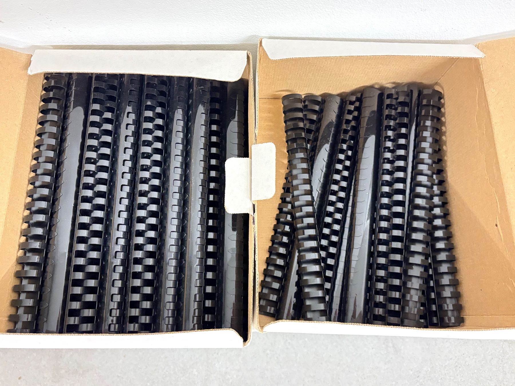 Macchine rilegatrici: Plastikbinderücken NEU – Usato da Perlen venduto da AC011114 2