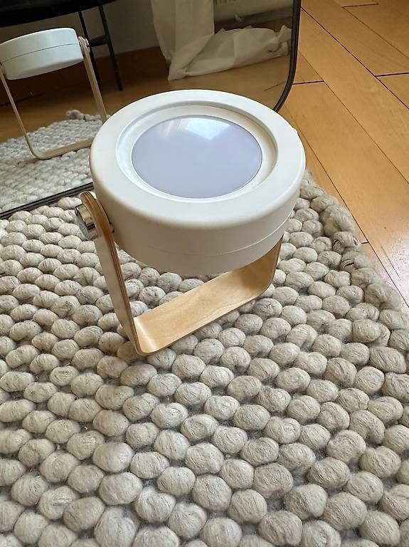 Lampade: Portable Akku Leuchte weiss mit holz – Usato da Luzern venduto da dariajenni