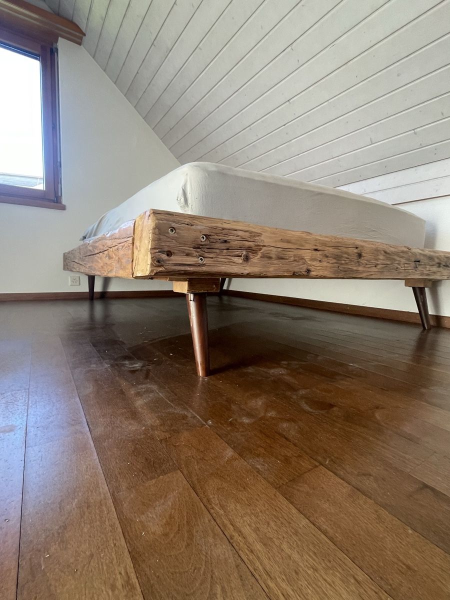 Articoli in legno: Bett, Massivholz, Altholz – Usato da Tagelswangen venduto da Hendrixfloyd 2