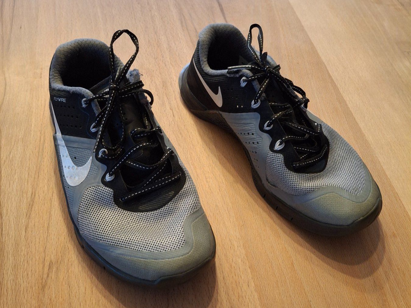 Nike Scarpe per ragazzi: Hallenschuhe v. Nike, Gr. 37.5 – Usato da Bilten venduto da pelanov 1
