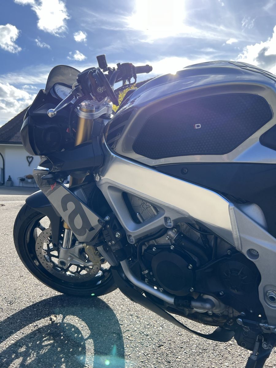 Aprilia Strada: Aprilia Tuono V4 1100 – Usato da Embrach venduto da Dmoney 3
