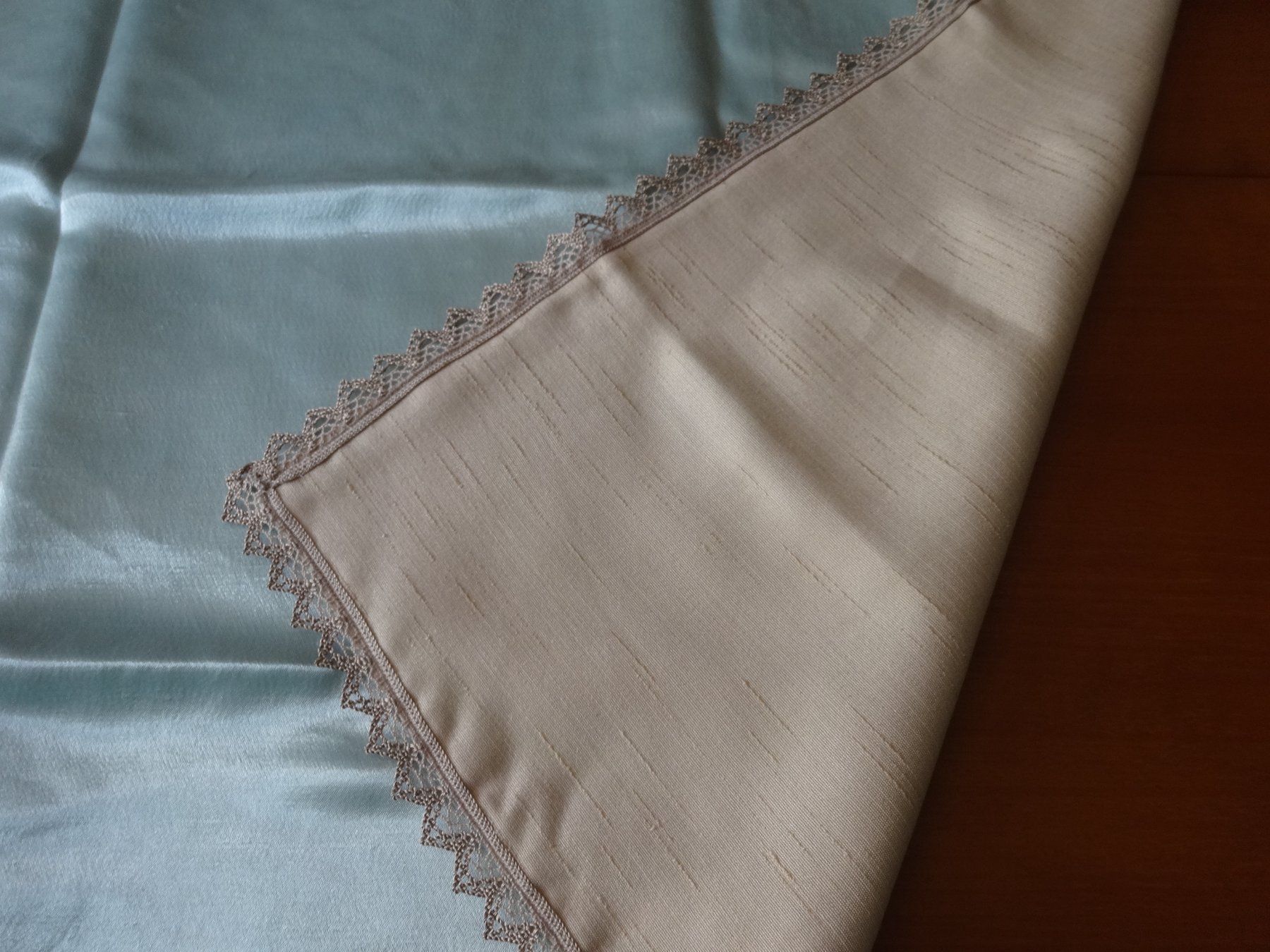 Toutes les décorations: Grand napperon en satin – Neuf avec emballage d'origine à Biel/Bienne par milamila02 3