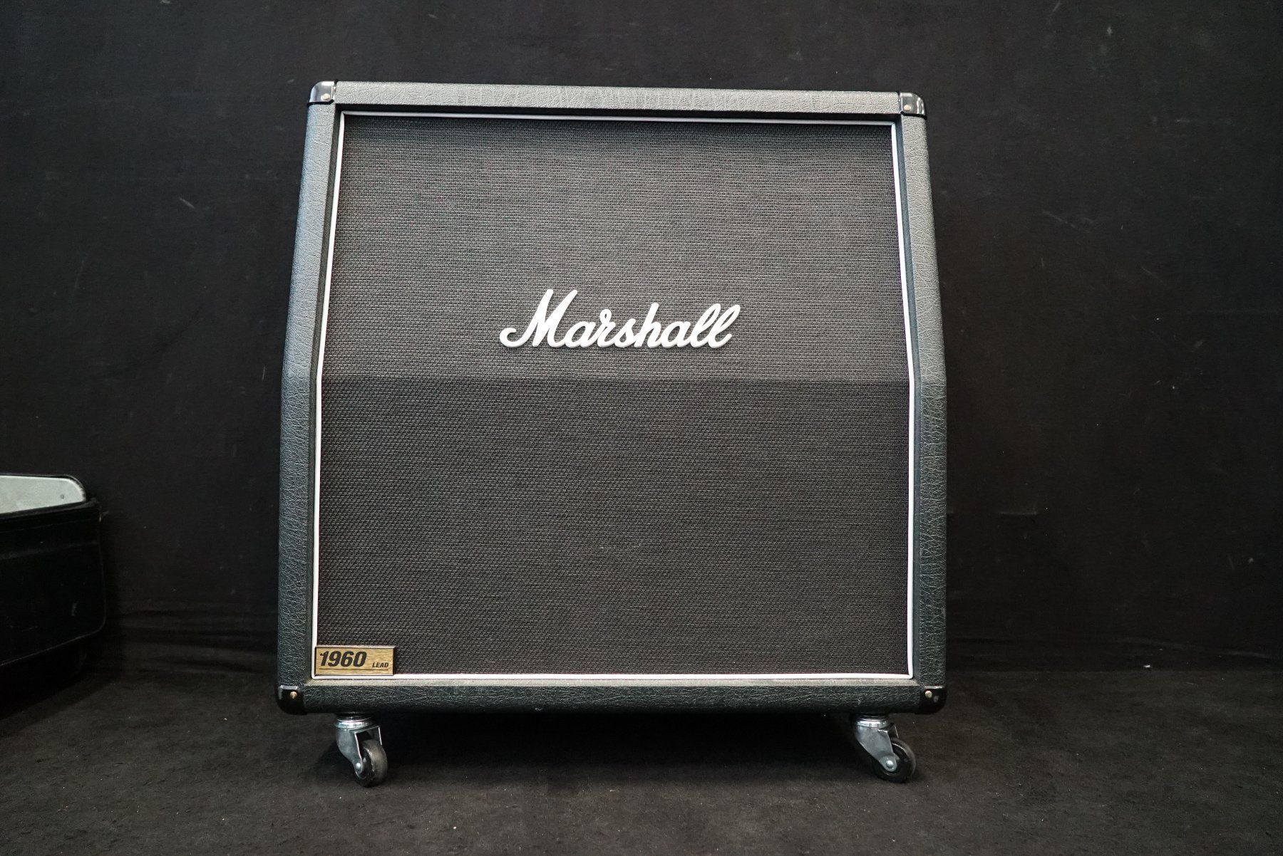 Marshall Verstärker: Marshall 1960A 300 Watt 4x12 Angled – Gebraucht aus Ortschwaben von Musictrade