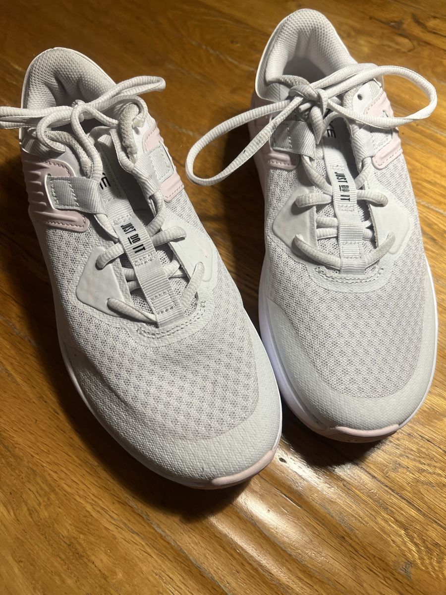 Nike Scarpe da donna: NIKE Schuhe – Nuovo (secondo la descrizione) da Sargans venduto da SVENJA04