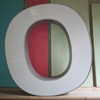 Leuchtbuchstabe O Leuchtreklame weiss Alu Vintage Design