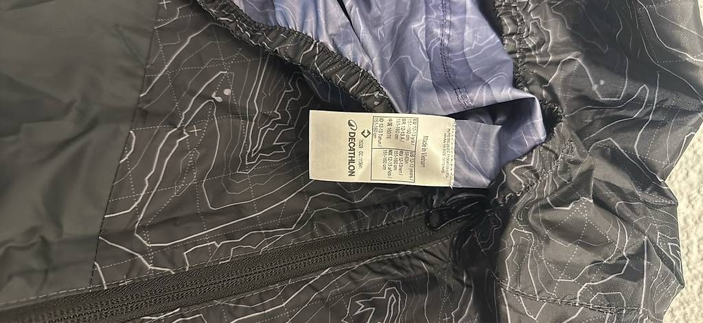 Lotti & Set di vestiti: Regenkleider Grösse 152 – Usato da Kriens venduto da Eveline_Kriens 1