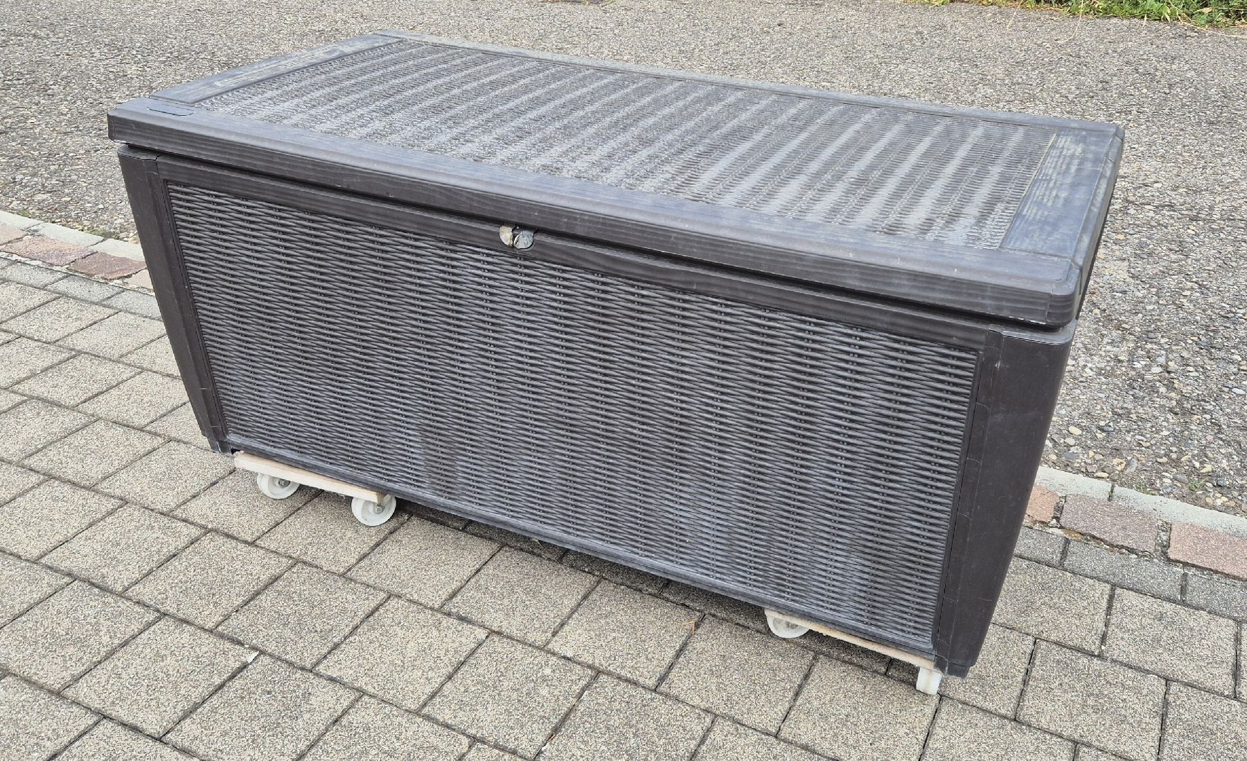 Box contenitori: Aufbewahrungs- Kissen- oder Gartenbox, gut erhalten – Usato da Künten venduto da the-firefighter