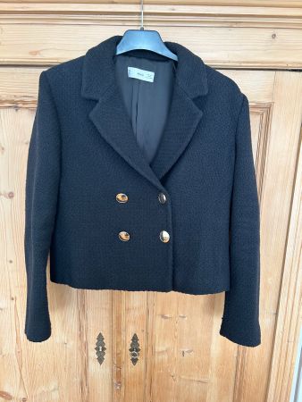 Kurzjacke mit goldenen Knöpfen