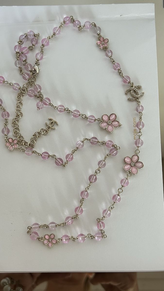 Chanel Colliers: Collier Chanel fleurs roses perles – D'occasion à Arzier-Le Muids par kaczuszka 1
