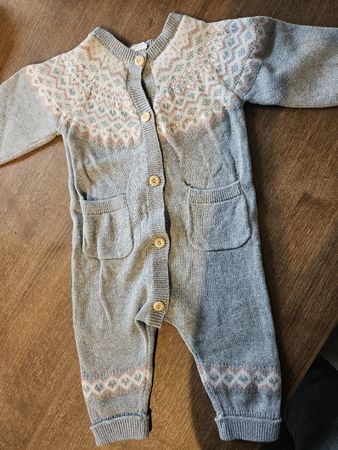 Baby Strampler Strick mit Muster Grösse 68 guter Zustand
