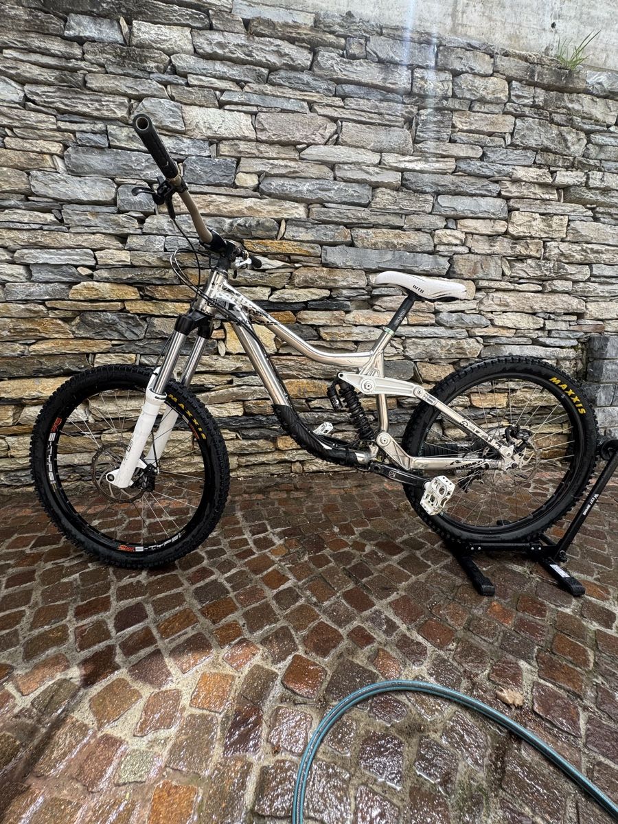 Kona Biciclette: Vélo de DH – Usato da Sierre venduto da rom_hx79 2