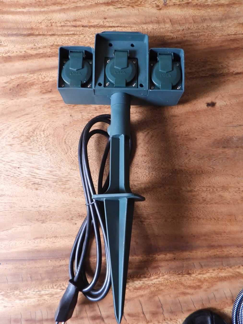 Alimentazione elettrica: Outdoor Stromverteiler IP44 – Nuovo (secondo la descrizione) da Tavannes venduto da jimananas