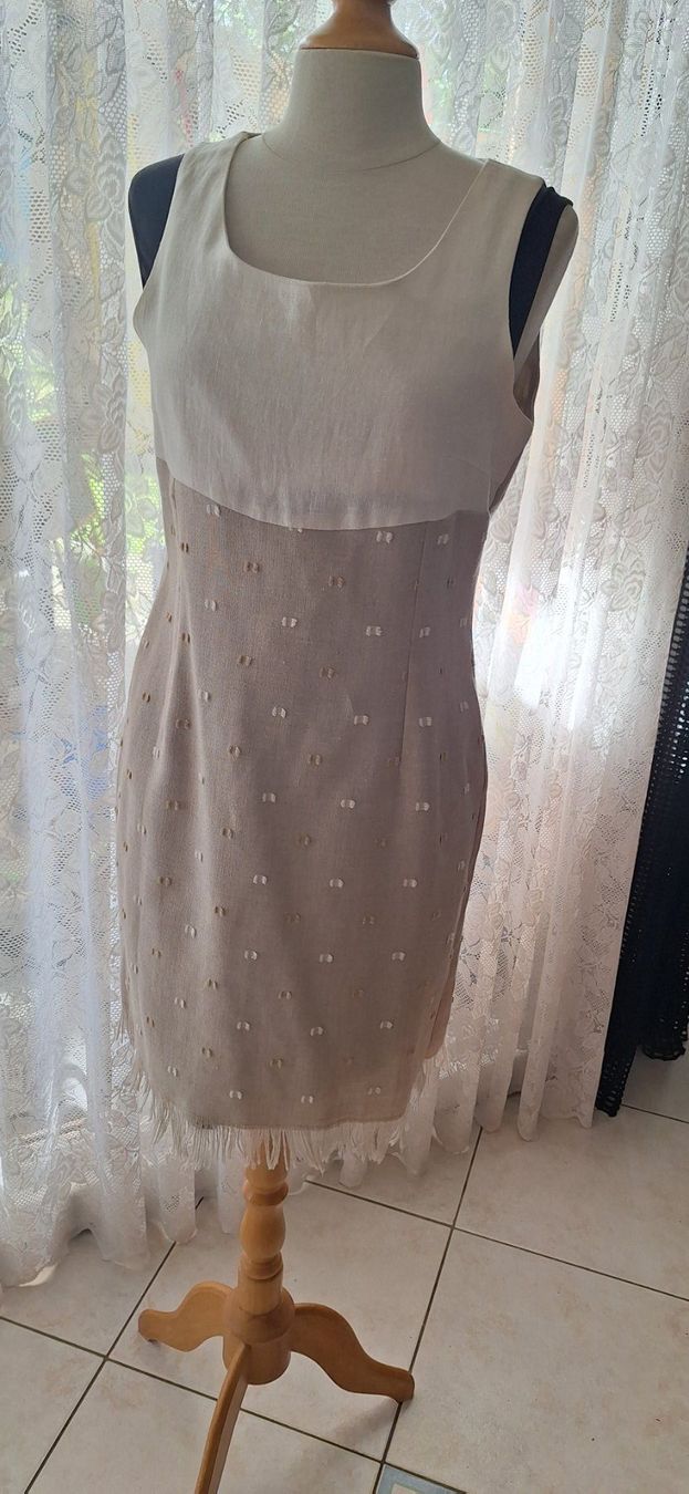Vestiti: Robe et veste beige 38 – Usato da St-Triphon venduto da Jldr0 2