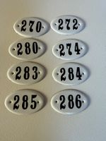 8 plaques émaillées numérotées vintage d'occasion