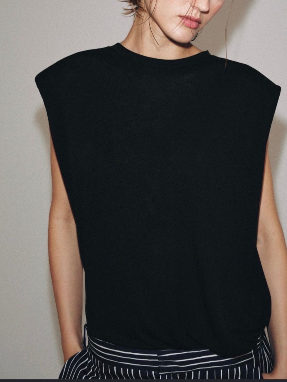 Zara Top: Zara Black padded shoulder top – Usato da Zürich venduto da Eb_ 1