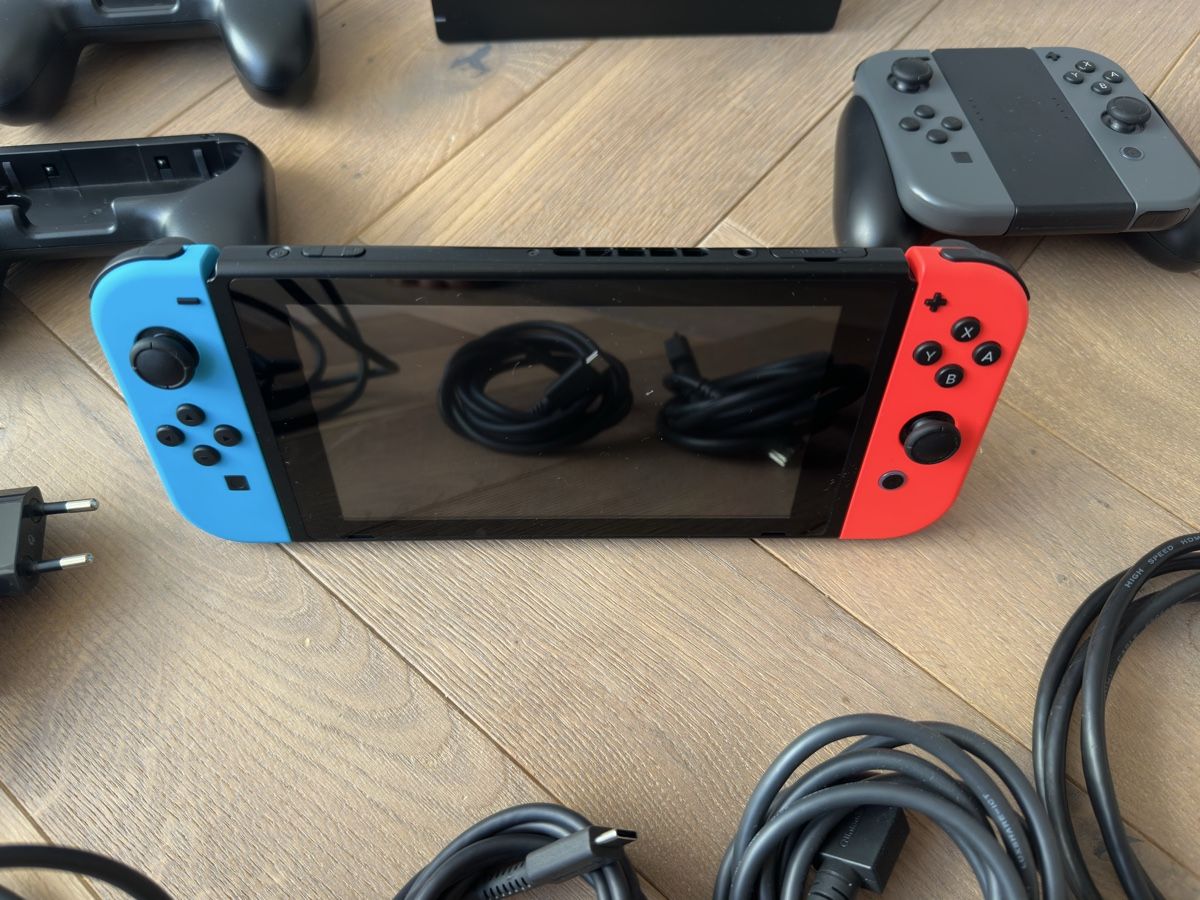Nintendo Konsolen: Nintendo Switch 1 Konsole mit Zubehör – Gebraucht aus Flawil von huber-sennhauser 3
