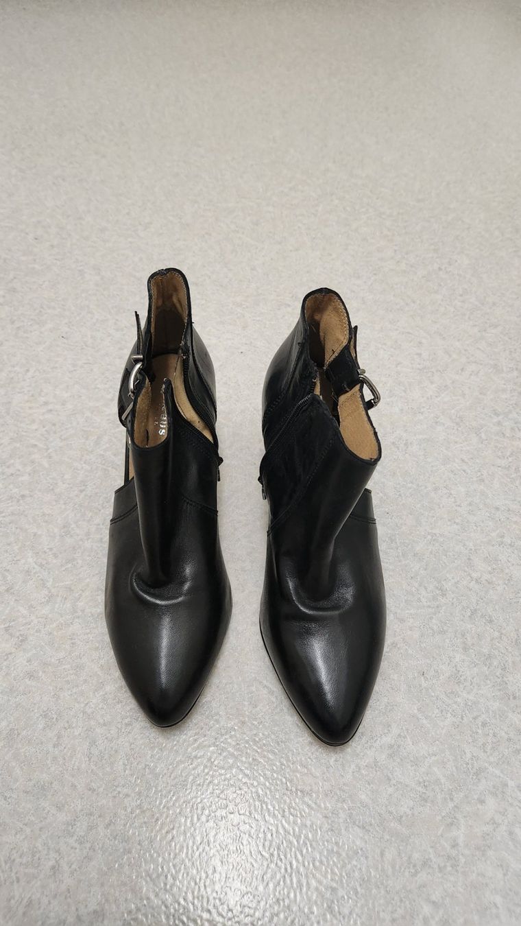Damenschuhe: Hochwertige Lederstiefeletten, Grösse 40 – Gebraucht aus Dübendorf von Jolenia