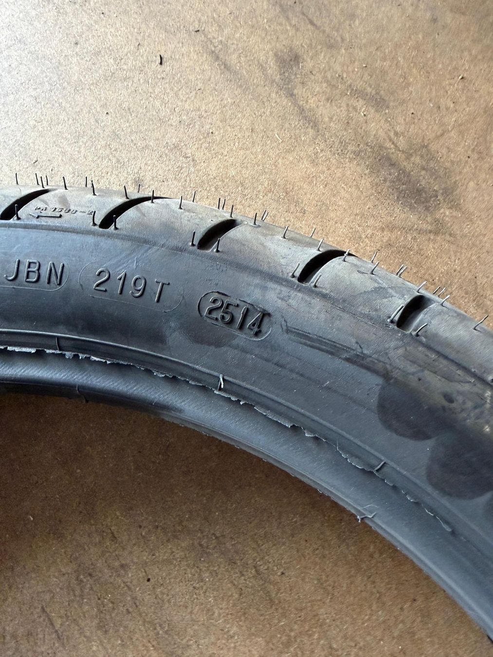 Michelin Pneumatici & Ruote complete: Michelin Pilot Activ 100/90-19 57V DOT2514 – Nuovo (secondo la descrizione) da Otelfingen venduto da ccracing 2