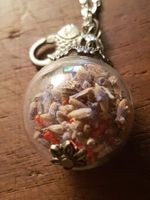 Kette m.Glasanhänger mit Lavendel/Stroh
