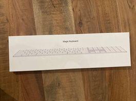 Apple Magic Keyboard mit Zahlenblock CH-DE, neu und original