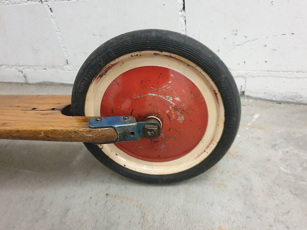 Tutte le decorazioni: Dekoartikel / Trottinett Holz Antik – Usato da Zürich venduto da sho_g8sf 2