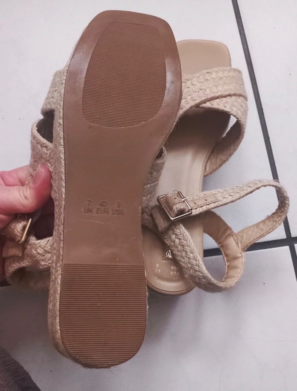 Damenschuhe: Sandale pointure 40 – Gebraucht aus Bôle von Amkj 2