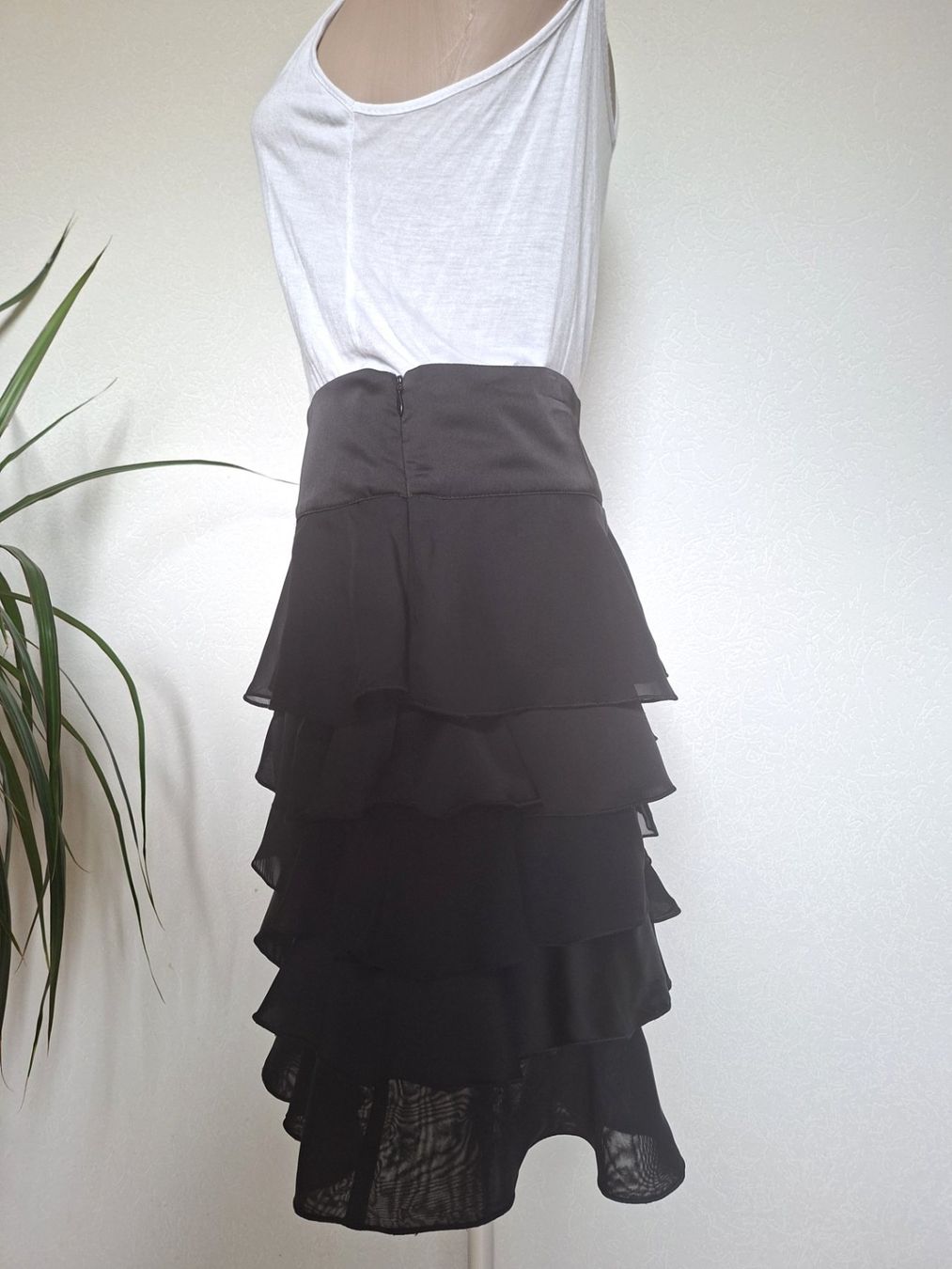 Esprit Jupes: Jupe ESPRIT noir– volants satiné – Taille M – D'occasion à boudry par Let_20 4