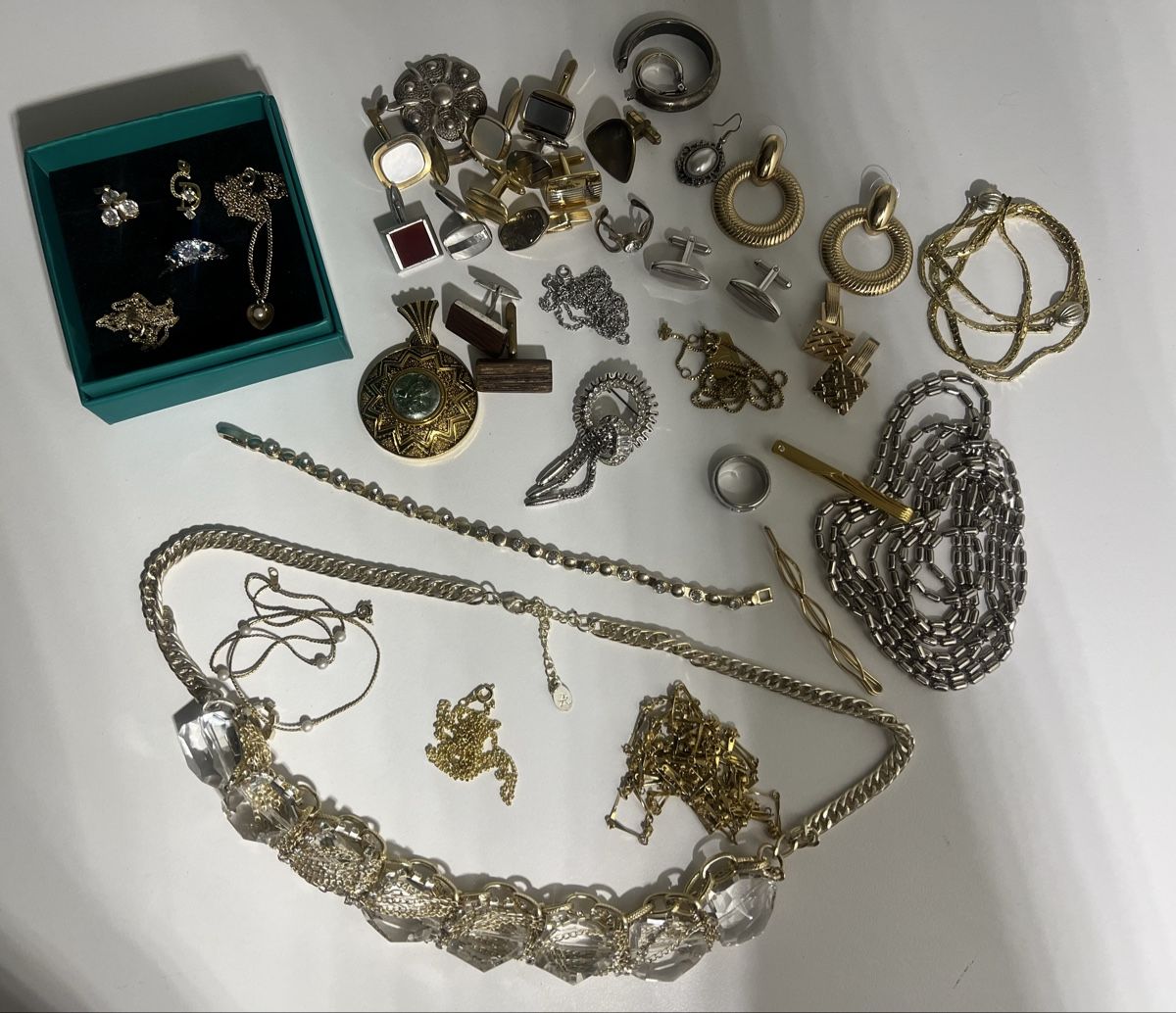 Autres bijoux: Lot de bijoux anciens – D'occasion à St-Pierre-Clages par ste_xk6p