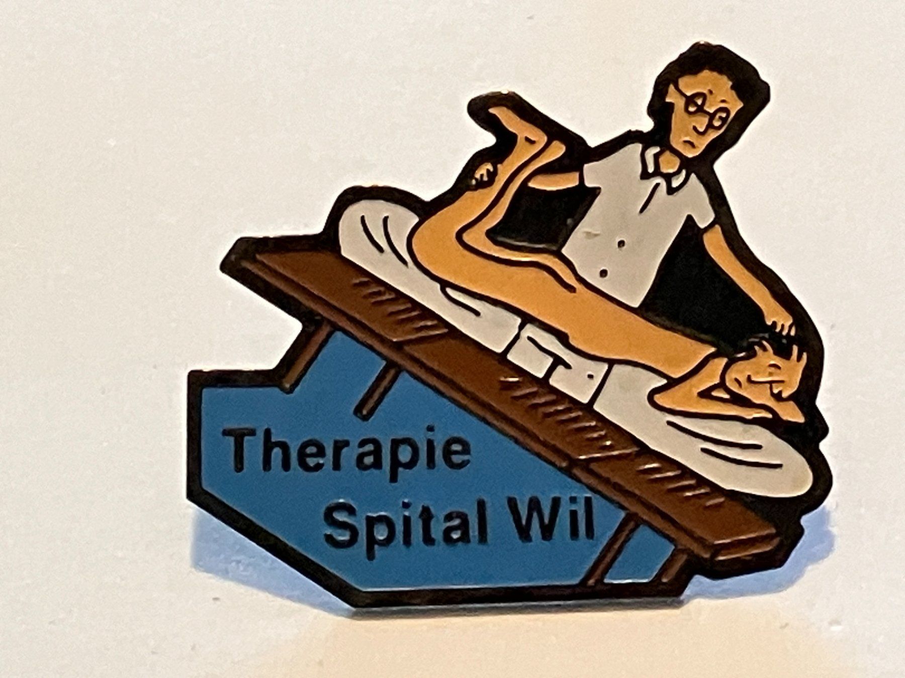 Plaketten & Abzeichen: 1 Pin Therapie Spital Wil – Gebraucht aus Basel von djwwpp