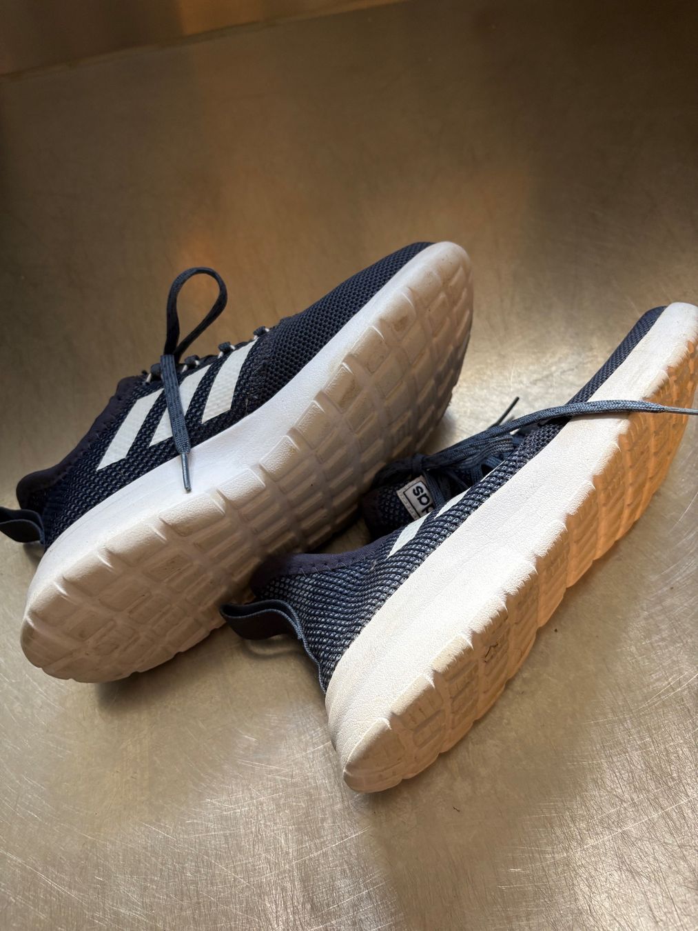 Adidas Chaussures hommes: Hallenturnschuhe – D'occasion à Biel/Bienne par marlenef72 2