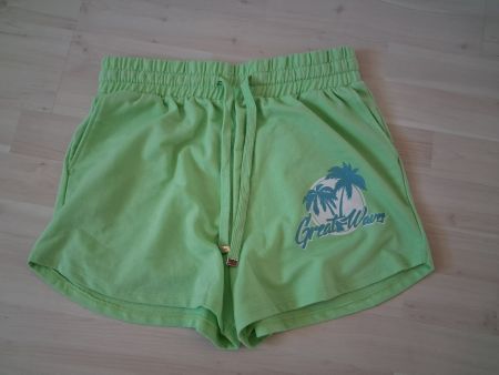GRÜNE SHORTS S NEU