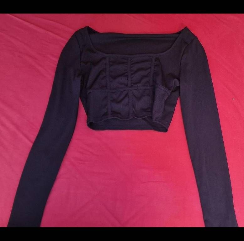 Top: Crop top  – Usato da Riehen venduto da Joloe