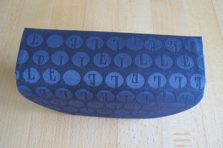 Sonstige Kleidung & Accessoires: Sonnenbrillenetui Hardcover – Neu (gemäss Beschreibung) aus Frümsen von amadiss