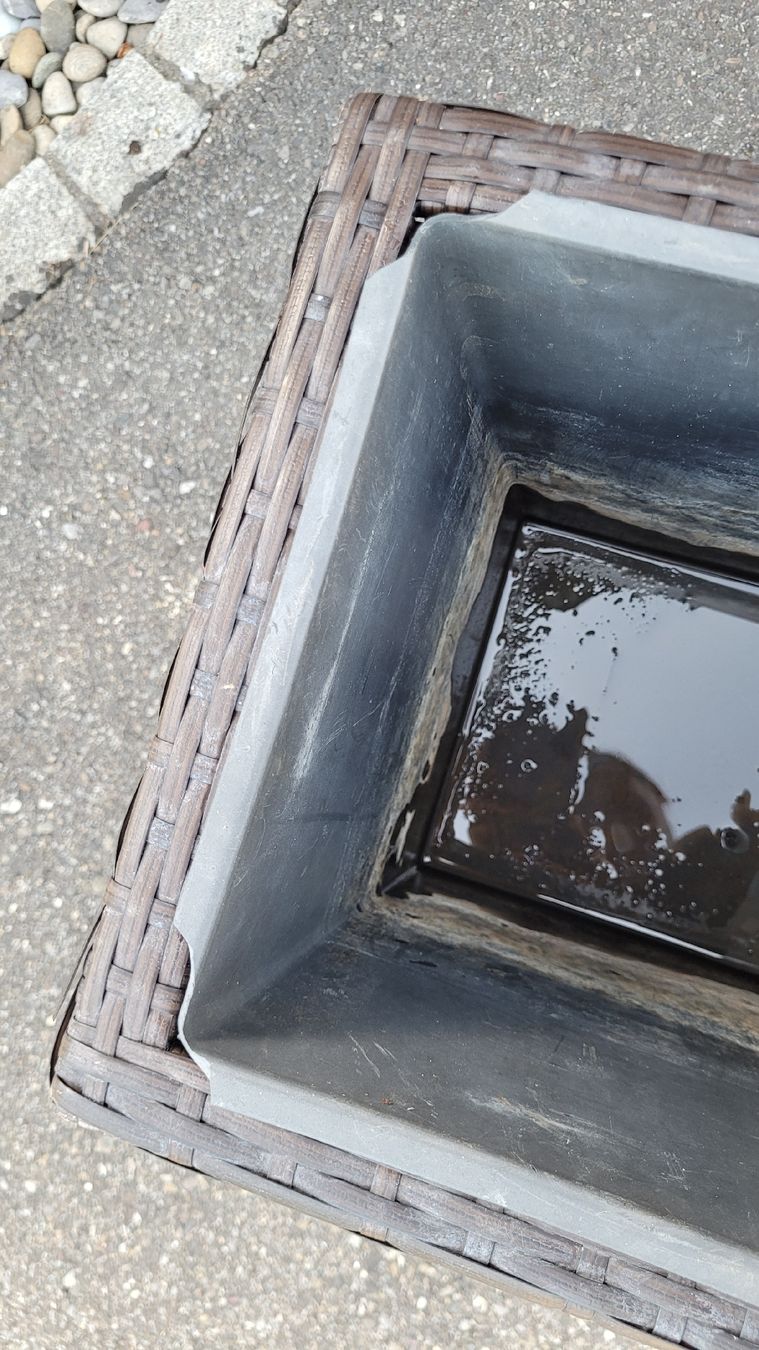 Pots de fleurs: Übertopf Kunststoffgeflecht dunkelbraun – D'occasion à Glattfelden par peppa11 2
