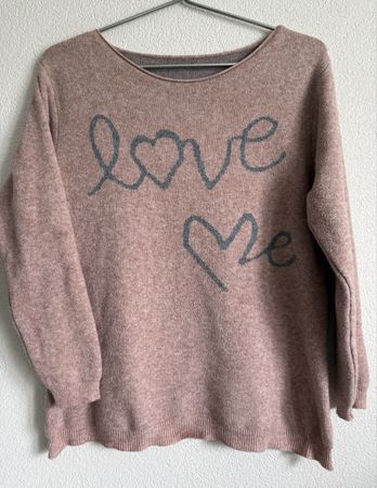 Pullover mit Love-Print, Grösse M, Top Zustand!