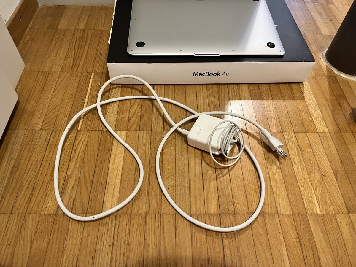 Apple Portables: MacBook Air 13.3" – Défectueux à Zug par IndiQueen 5