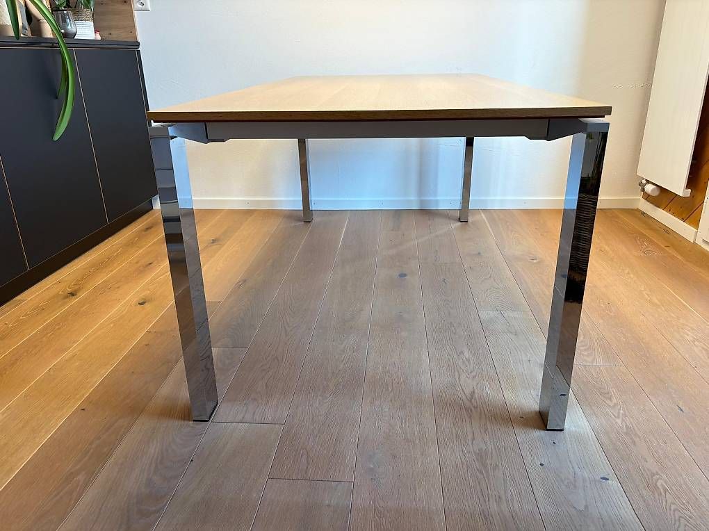 Willisau Tische: Tisch Eiche/Chrom poliert - Willisau - NP 3'580 CHF – Gebraucht aus Berschis von EBLR 1