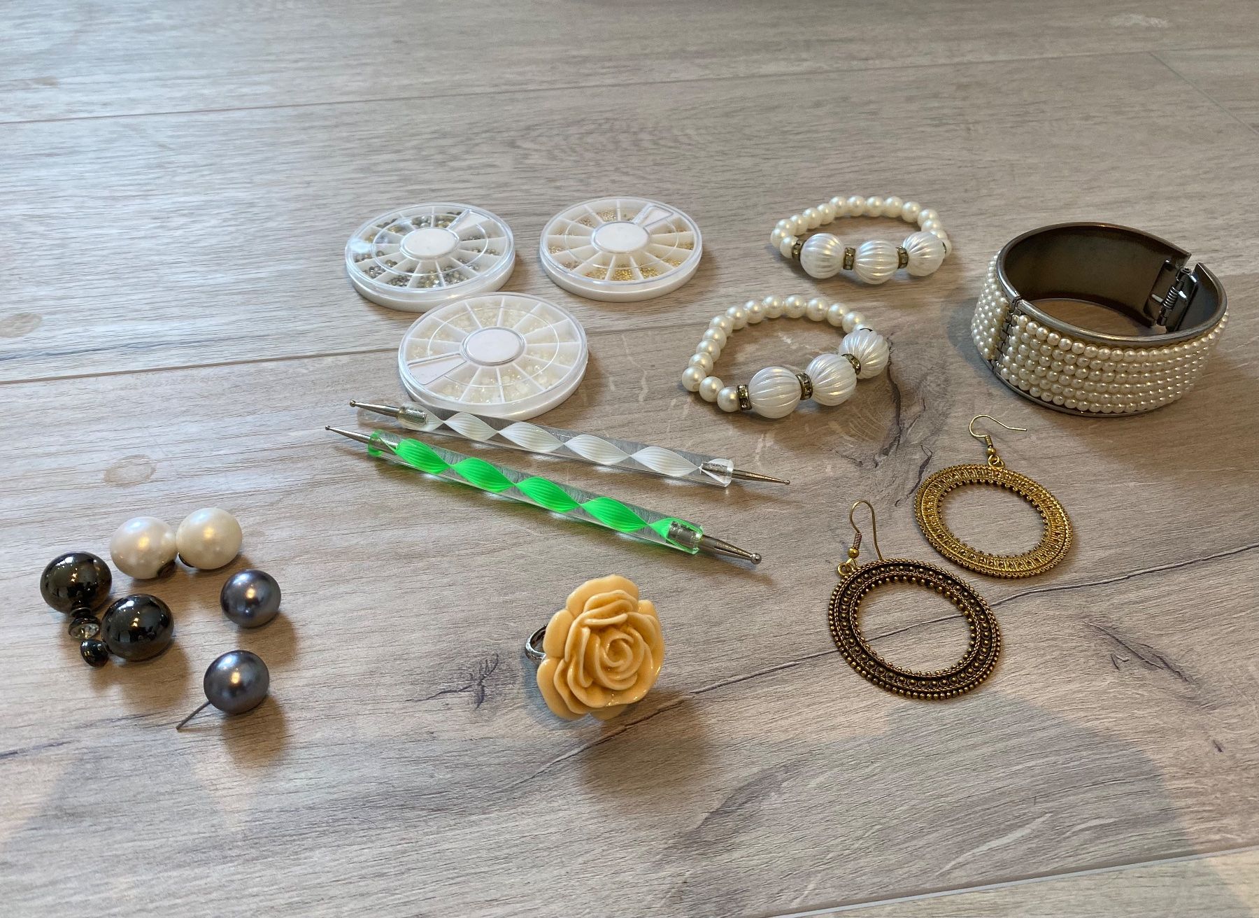 Sonstiger Schmuck: Perlen Armreife Armband Ohrringe Ring – Gebraucht aus Dottikon von 6571