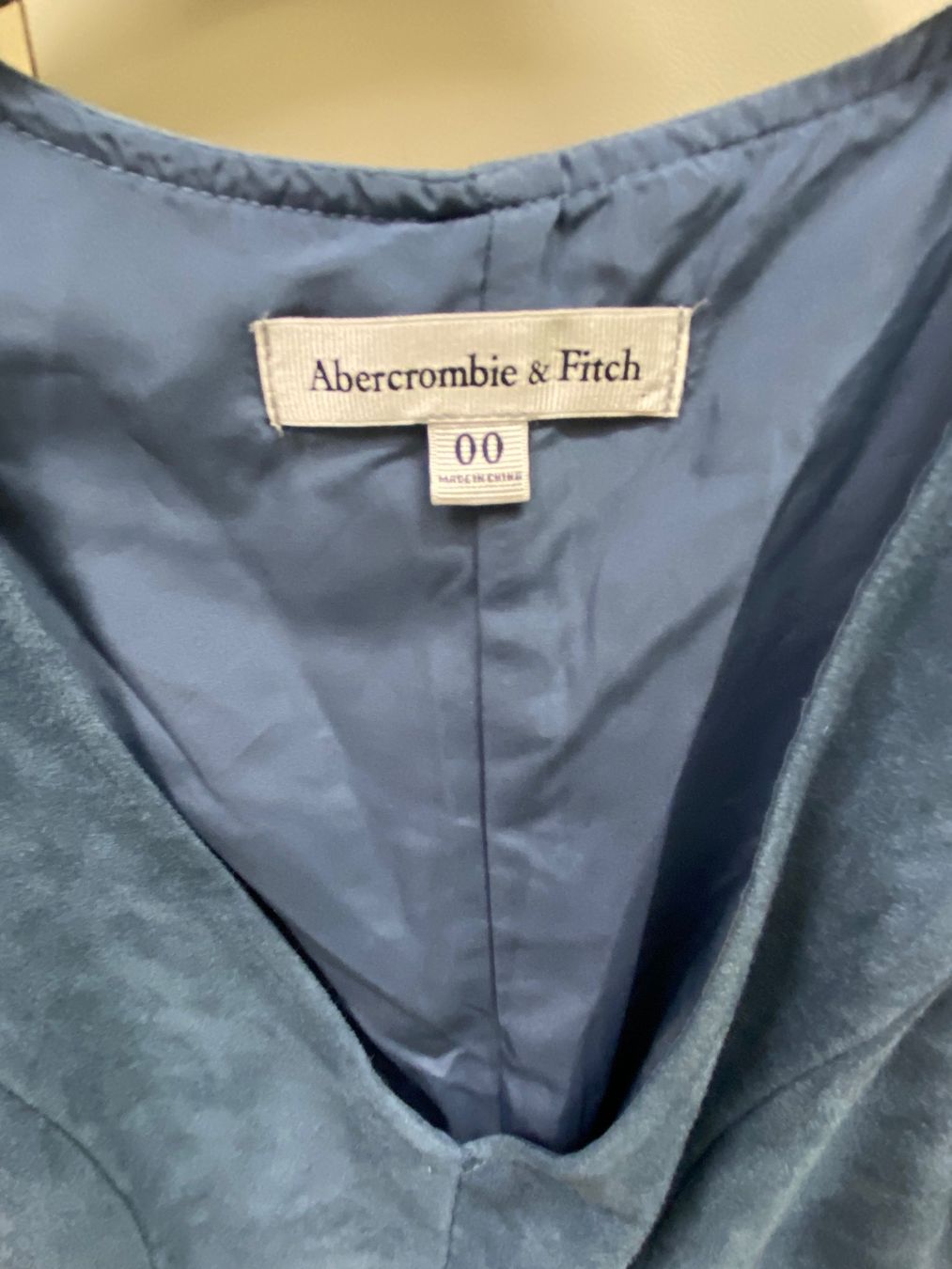 Abercrombie Robes: Tailliertes Kleid – Neuf (Voir description) à Zürich par beg_nlp8 2