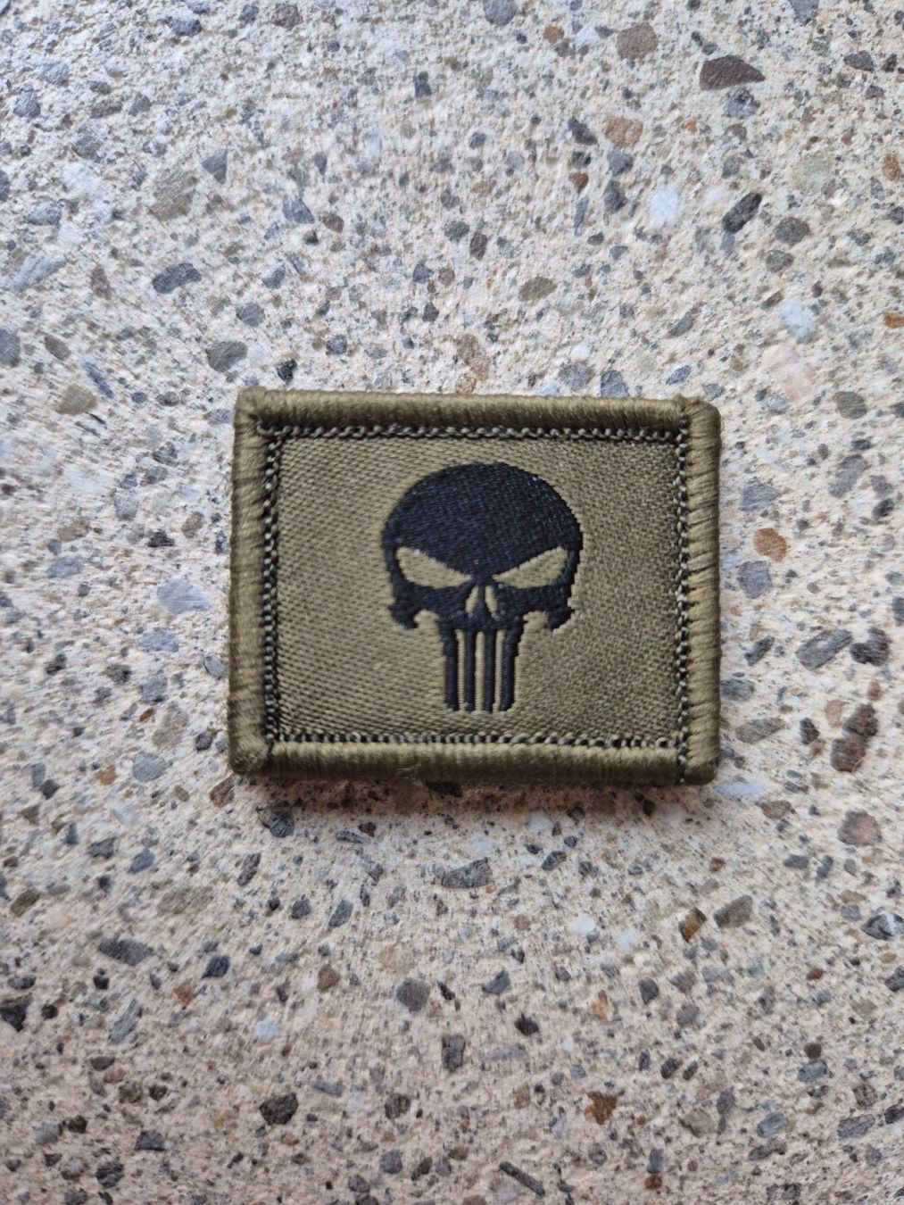 Schweizer Armee Placchette & Badge: *** Funktionsabzeichen Punisher mit klett *** – Nuovo e nell'imballaggio originale da Riedholz venduto da fr_sIruP